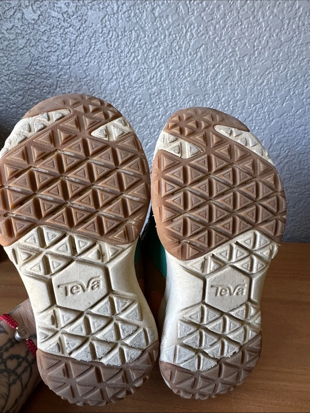 Teva Kids Multicolor Trail Sneaker - Blue, Teal & Coral size 10